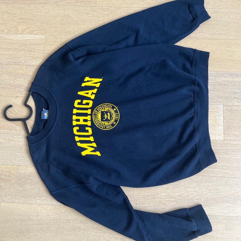 Size M Michigan jumper navy blue